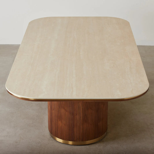 Mobilya Koltuk markasına ait modern ahşap yemek masası açık renk yüzey ve yuvarlak taban tasarımı