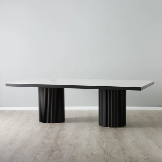 Mobilya Koltuk markasına ait beyaz üst yüzeyli siyah ayaklı modern yemek masası takımı