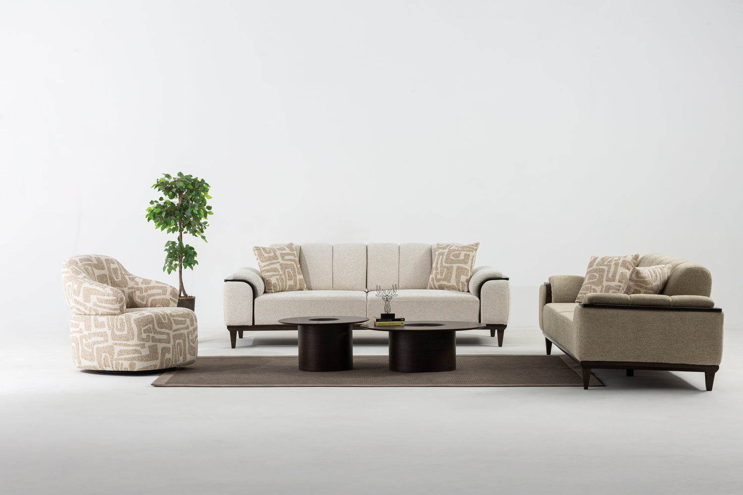 Modern tasarıma sahip modern koltuk takımı modelleri beyaz ve bej renklerde geniş oturma alanı ile