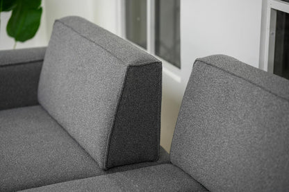 Gri renk kumaştan üretilmiş modern koltuk takımı detaylı yan ve sırt görünümü