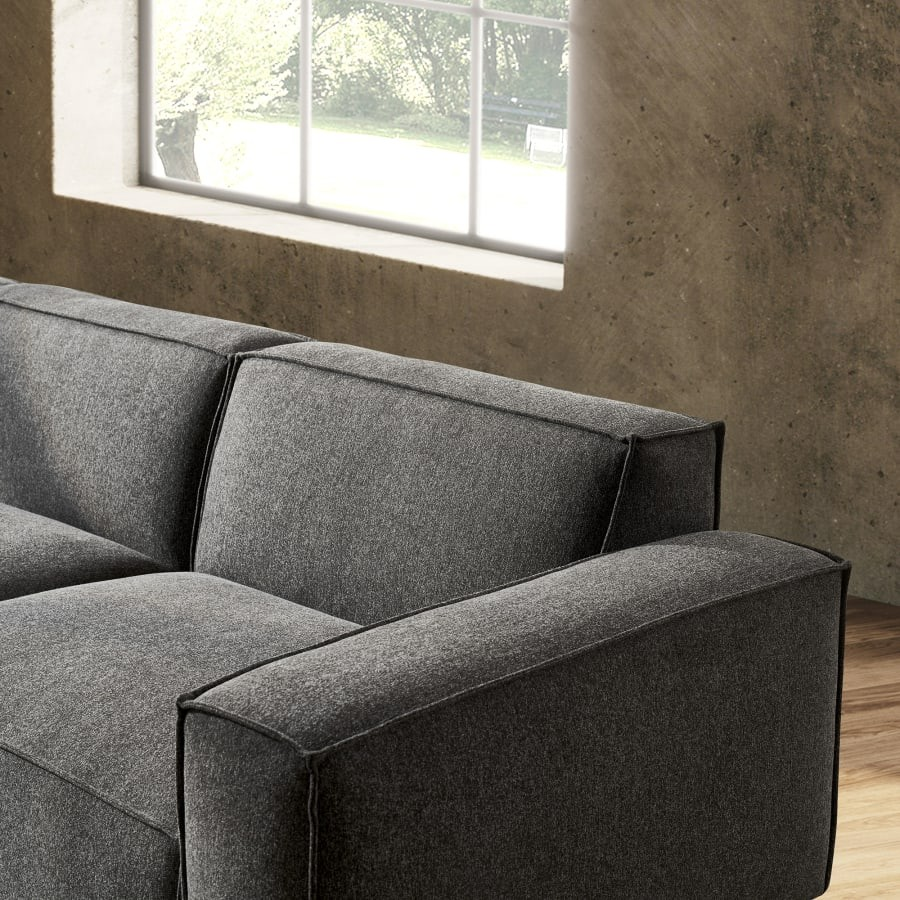 Gri kumaştan üretilmiş modern tasarımlı modüler köşe koltuk, geniş oturma alanı ile